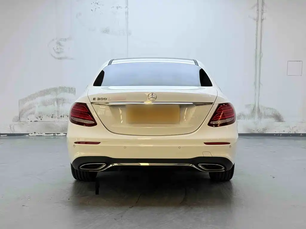Mercedes-Benz E-Class — миниатюра 6