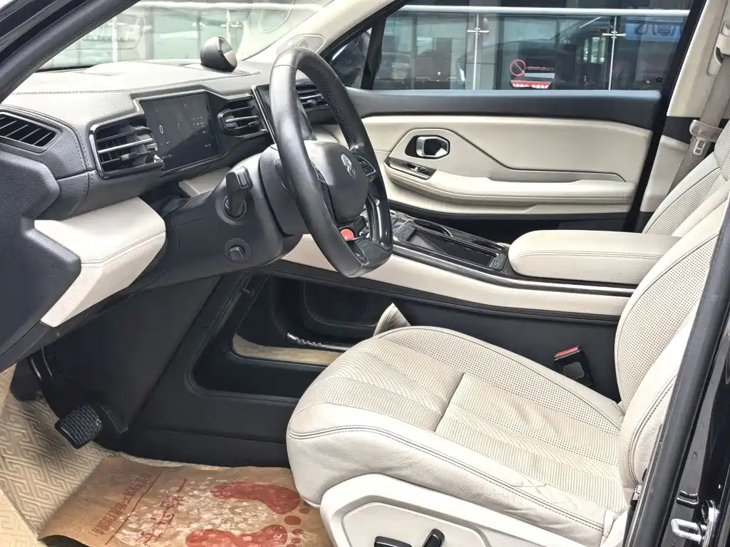 NIO ES8 2018 355KM мест