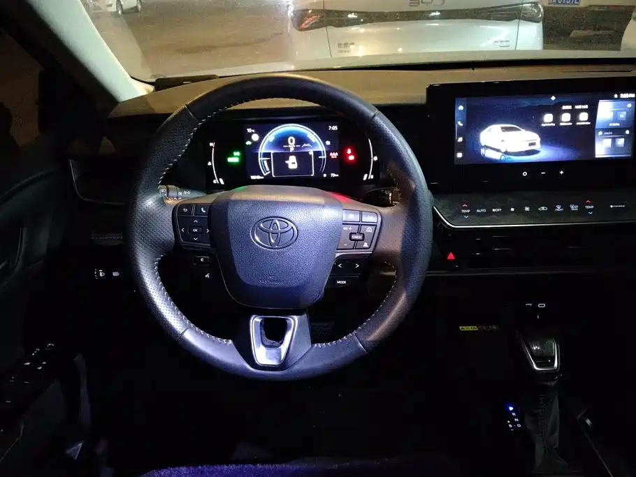 Toyota Camry — миниатюра 15