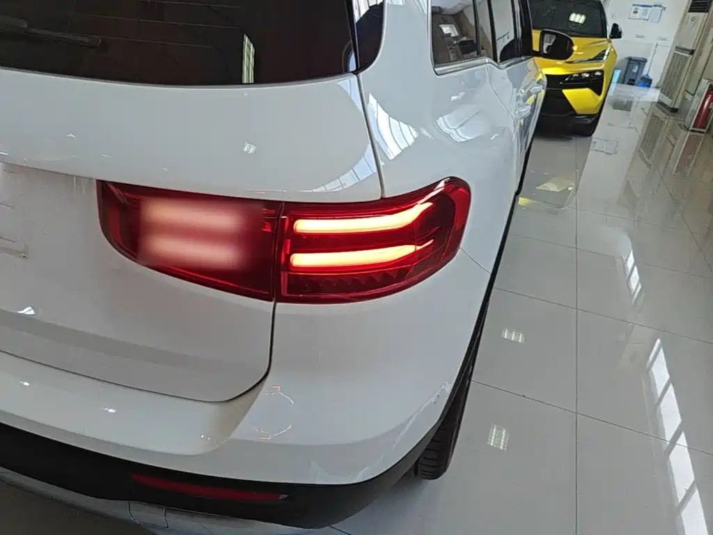 Mercedes-Benz GLB — миниатюра 8