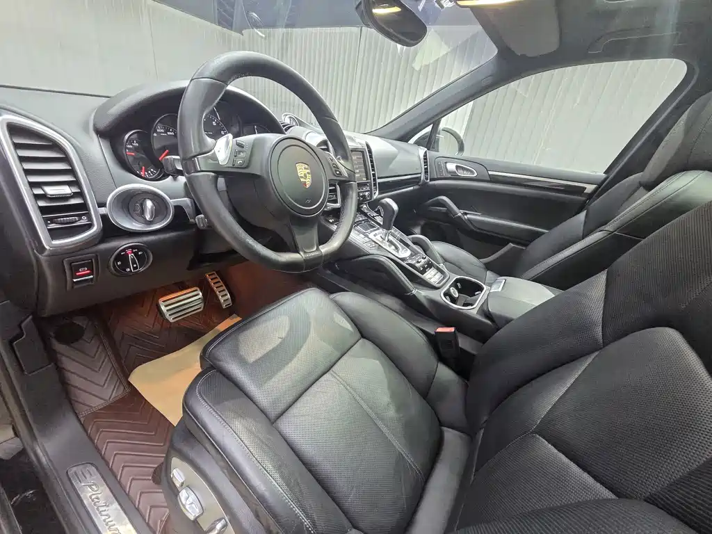 Porsche Cayenne — миниатюра 8