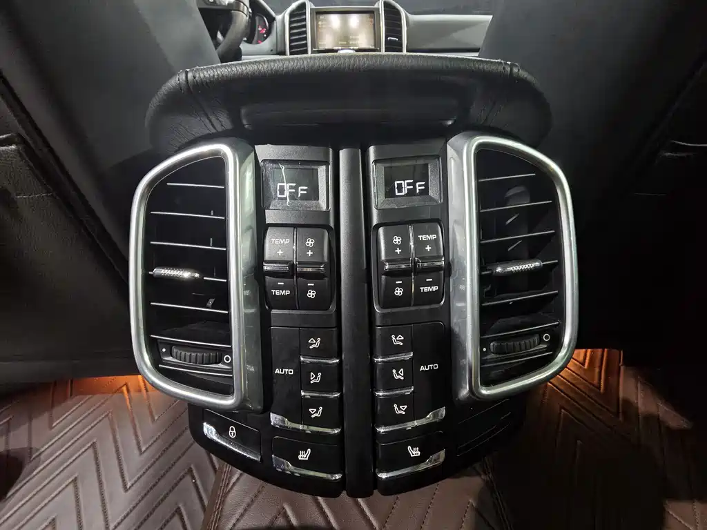 Porsche Cayenne — миниатюра 10