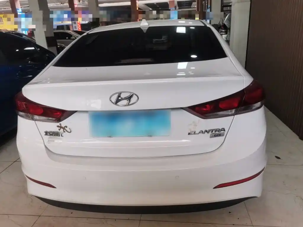 Hyundai Elantra — миниатюра 6