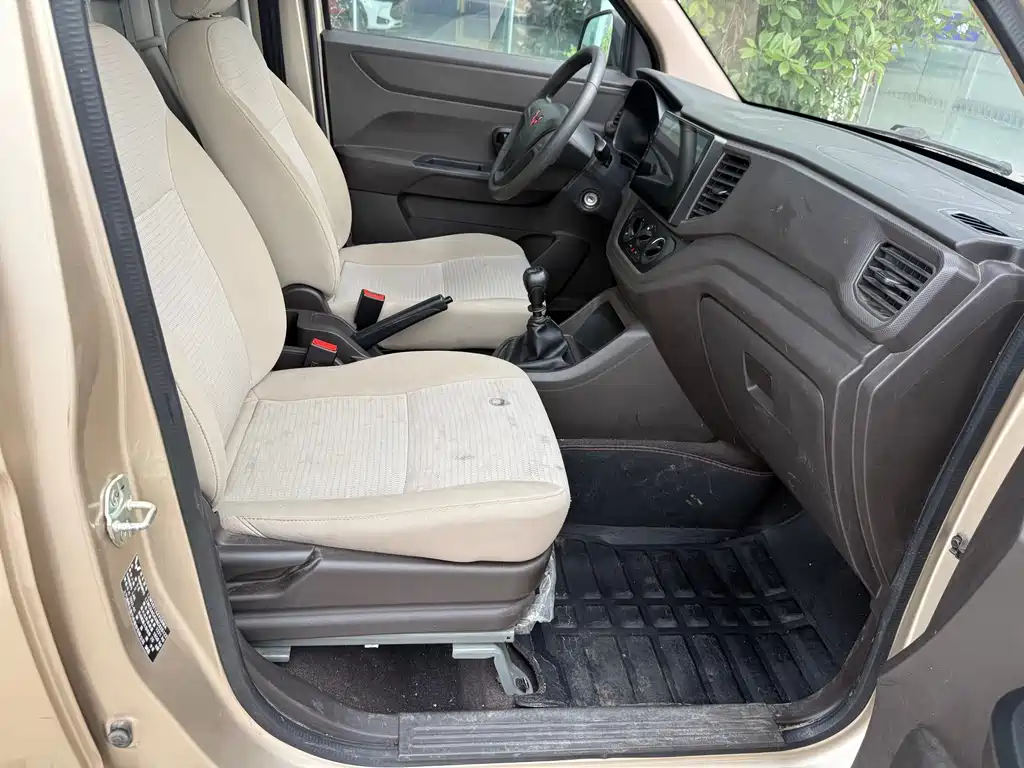 Wuling Hongguang V — миниатюра 8