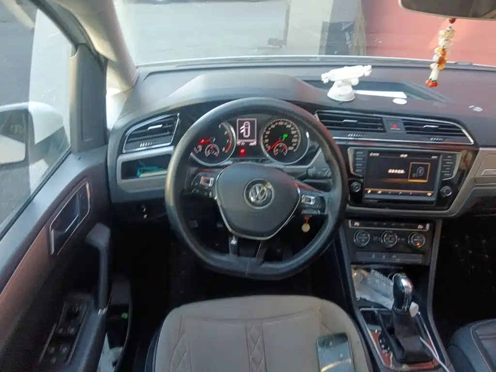 Volkswagen Touran — миниатюра 3