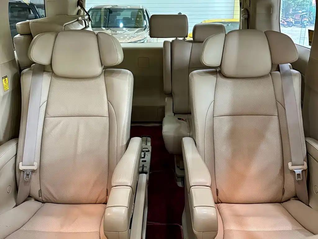 Toyota Alphard — миниатюра 12
