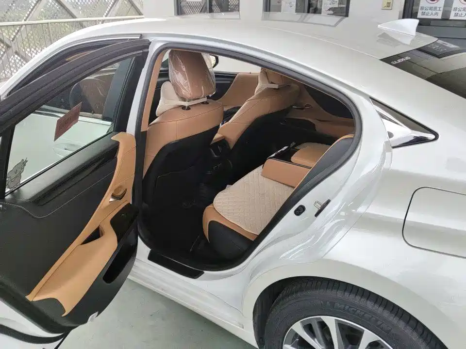 Lexus ES — миниатюра 9