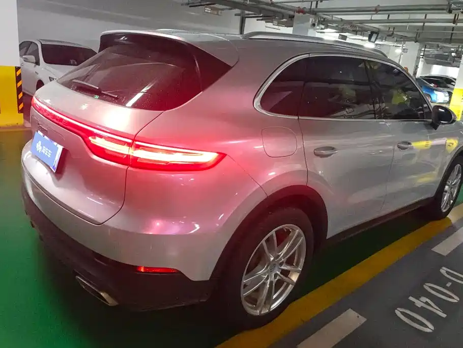 Porsche Cayenne — миниатюра 3