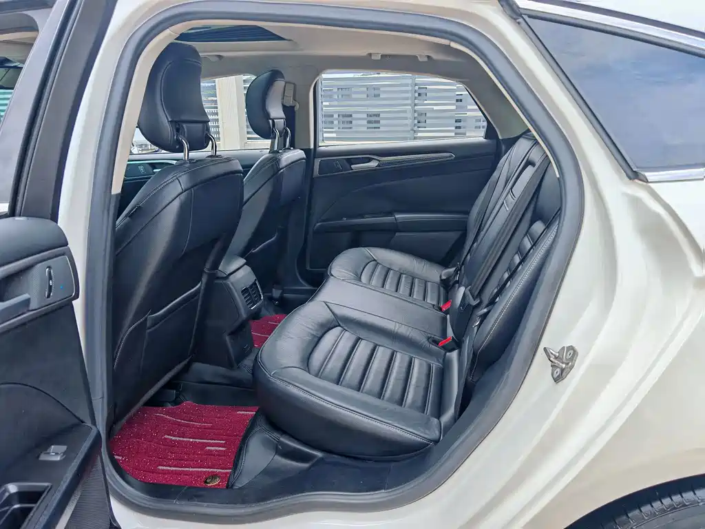 Ford Mondeo — миниатюра 10
