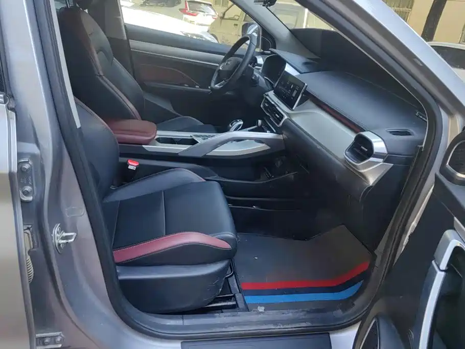Geely Binyue — миниатюра 8