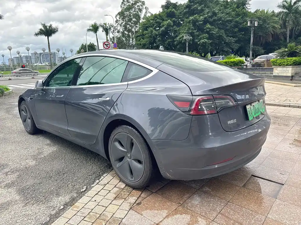 Tesla Model 3 — миниатюра 9