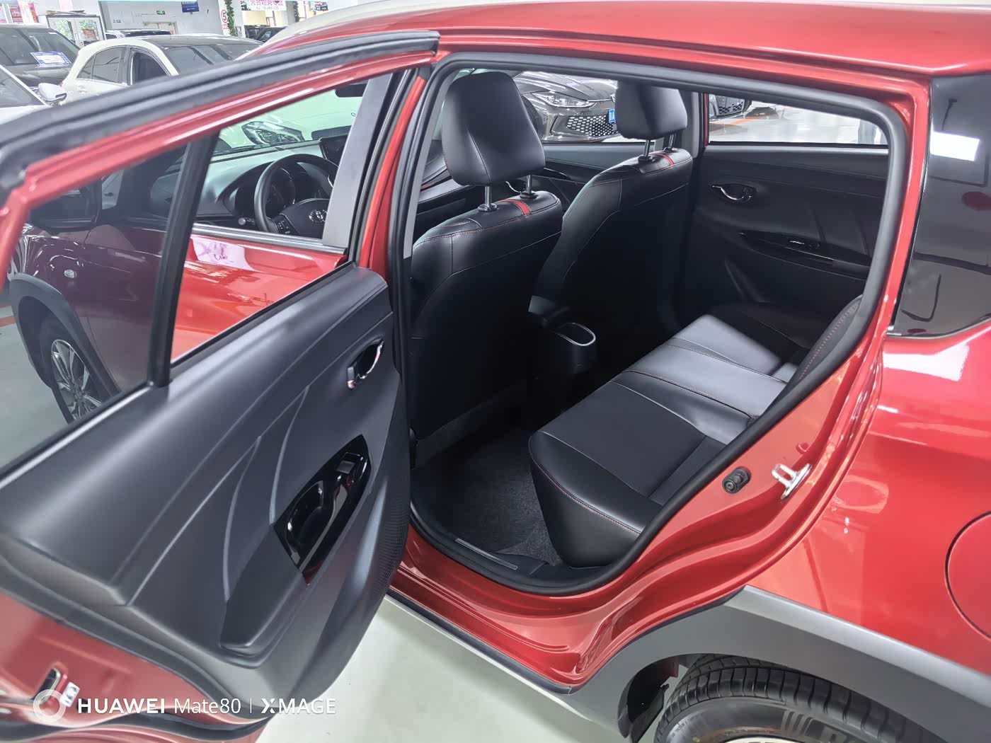 Toyota YARiS L Zhi Xuan 1.5 л 2022 г. красный/фиолетовый, пробег 27000 км