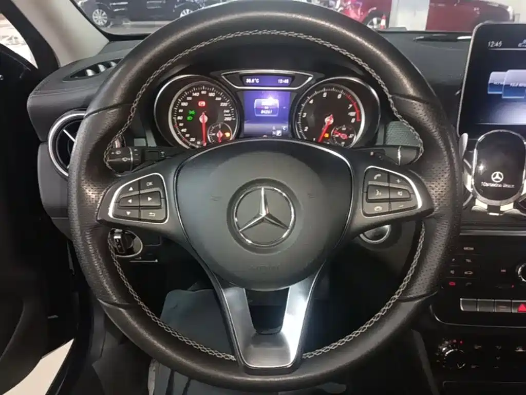 Mercedes-Benz GLA — миниатюра 11
