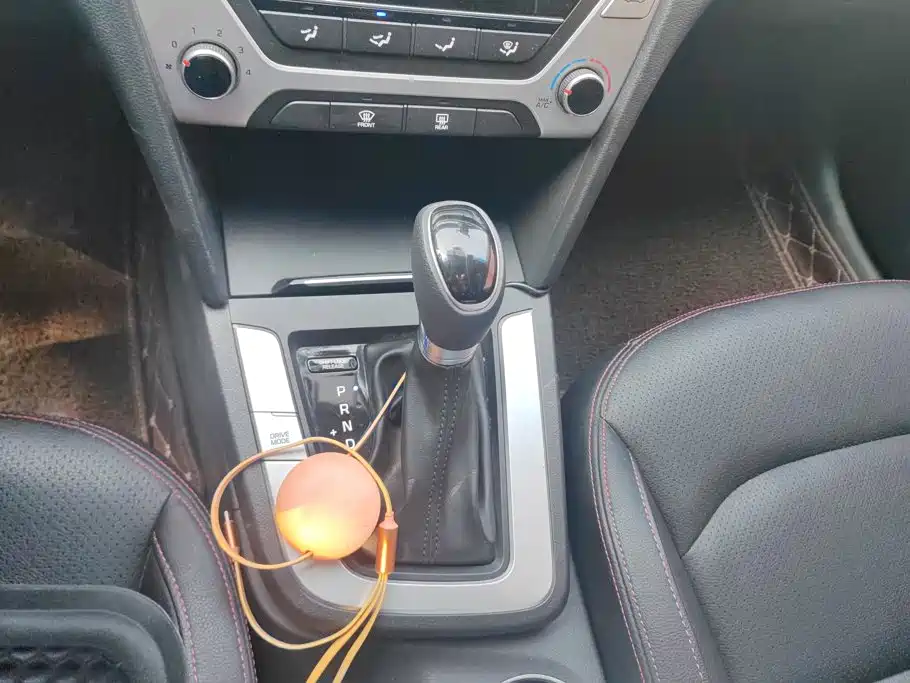 Hyundai Elantra — миниатюра 16