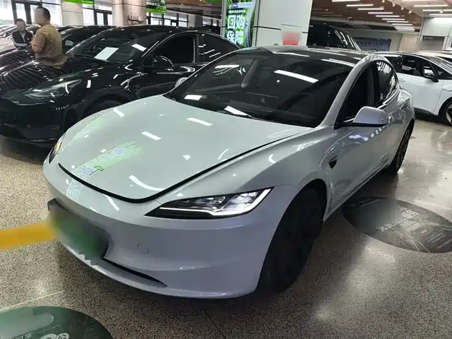TESLA MODEL 3 2025