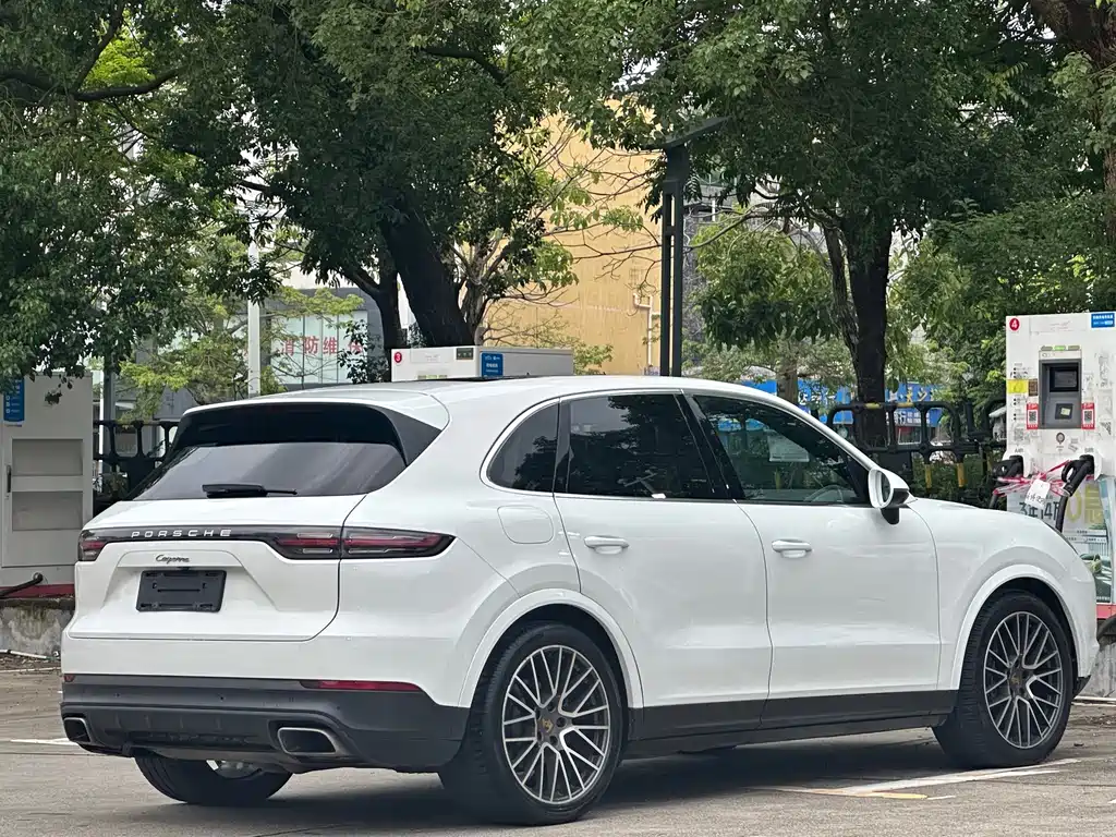 Porsche Cayenne — миниатюра 7