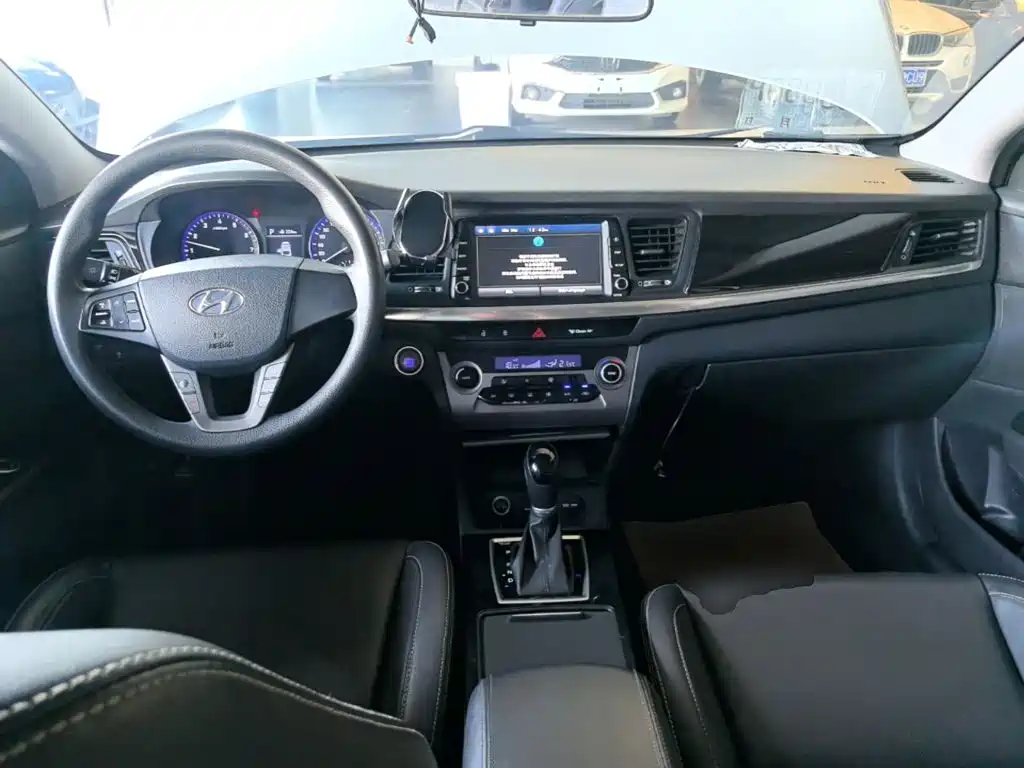 Hyundai Mistra — миниатюра 10