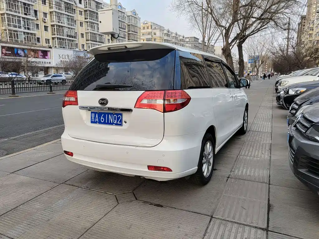 BYD M6 — миниатюра 5