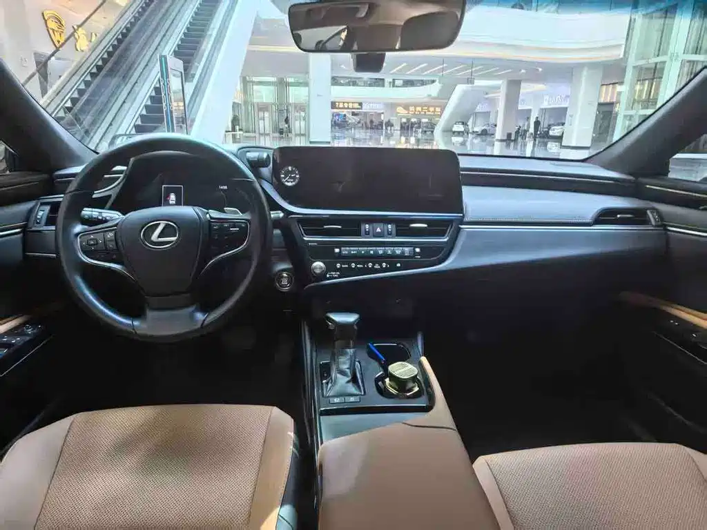 Lexus ES — миниатюра 9