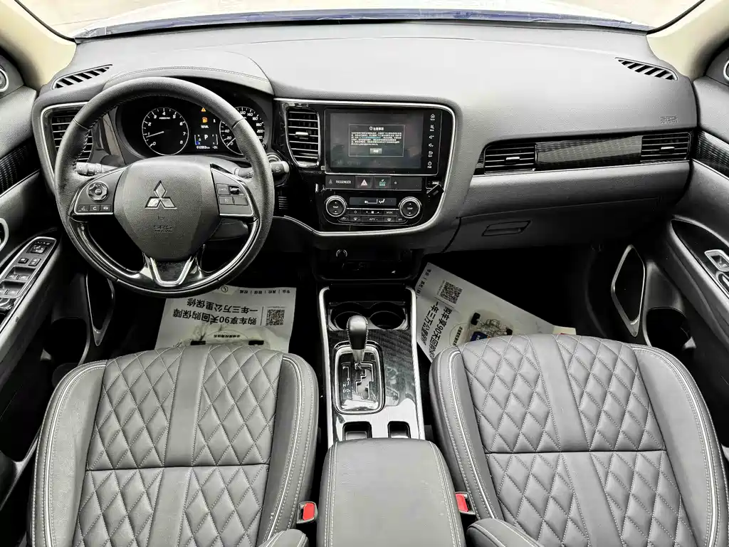 MITSUBISHI OUTLANDER