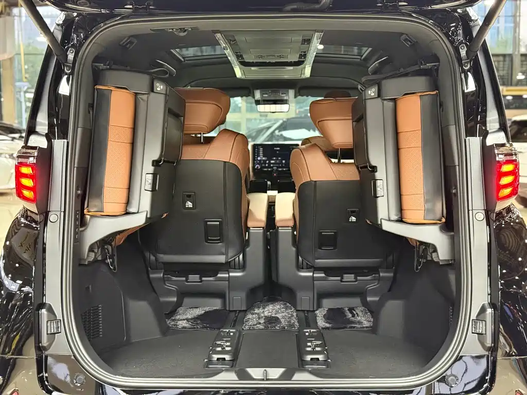 Toyota Alphard — миниатюра 23