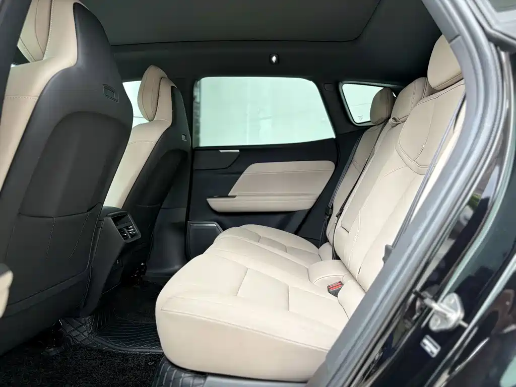 Volvo XC70 PHEV — миниатюра 6