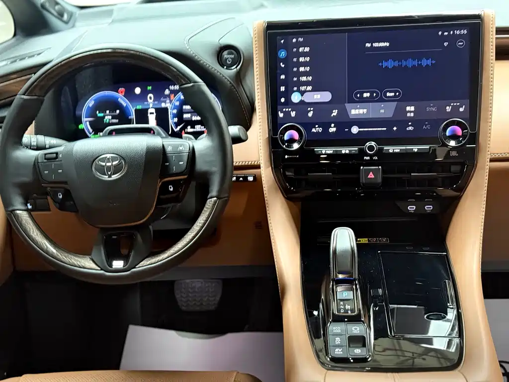 Toyota Alphard — миниатюра 17