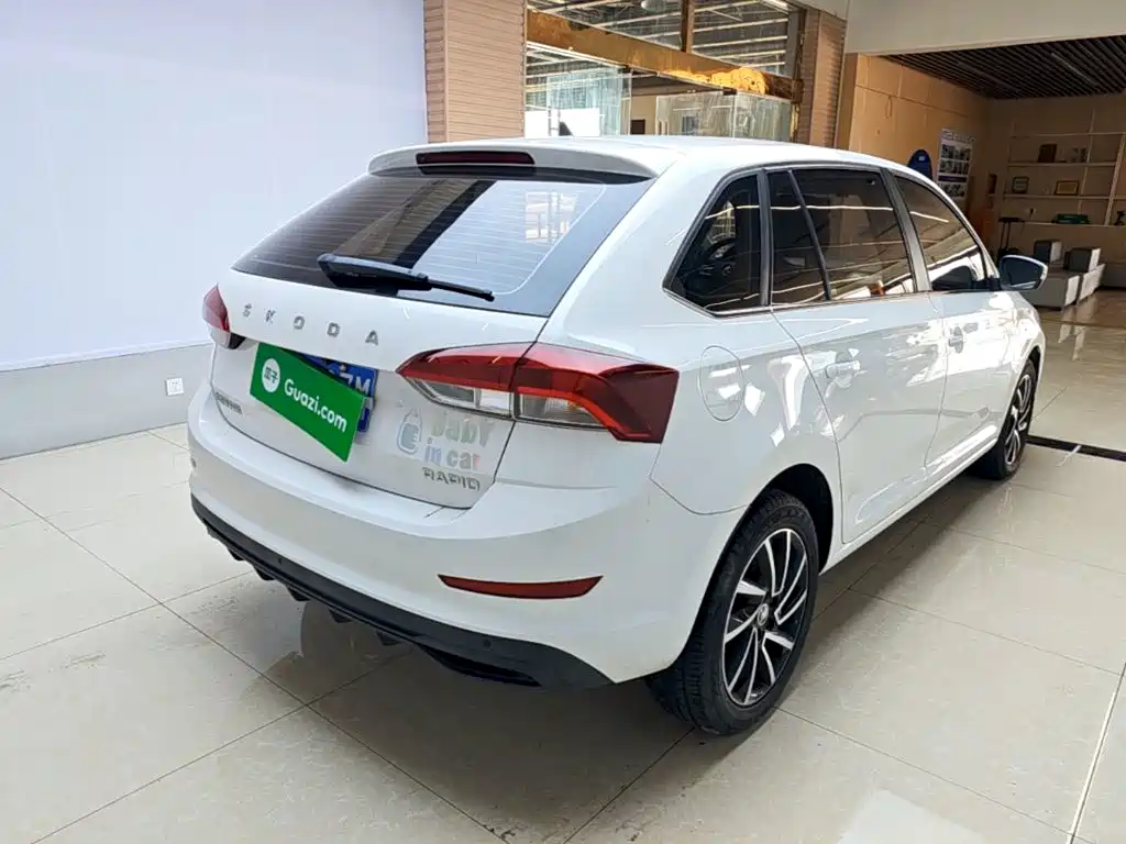 Skoda Rapid Spaceback — миниатюра 7