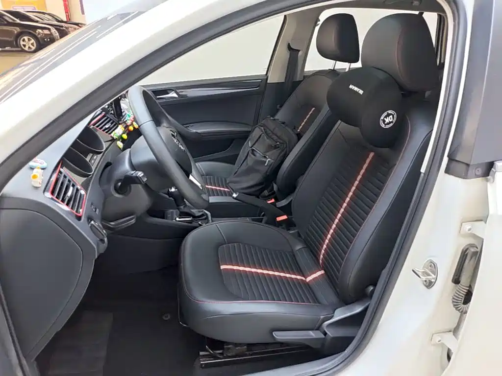 Skoda Rapid Spaceback — миниатюра 15