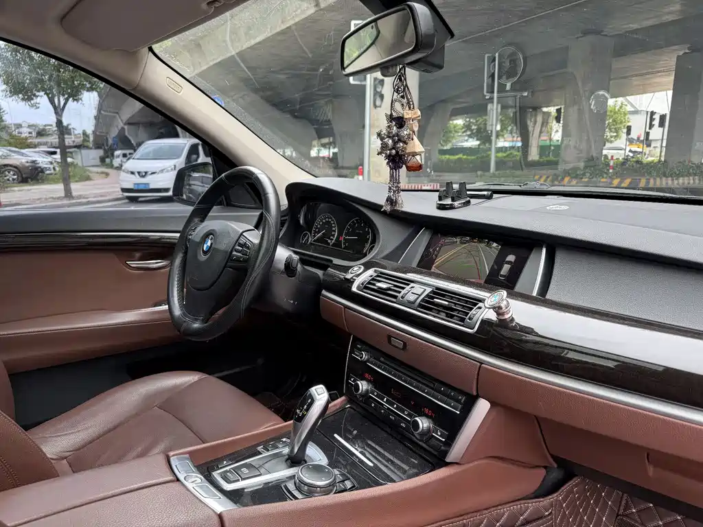 BMW 5 Series GT — миниатюра 13