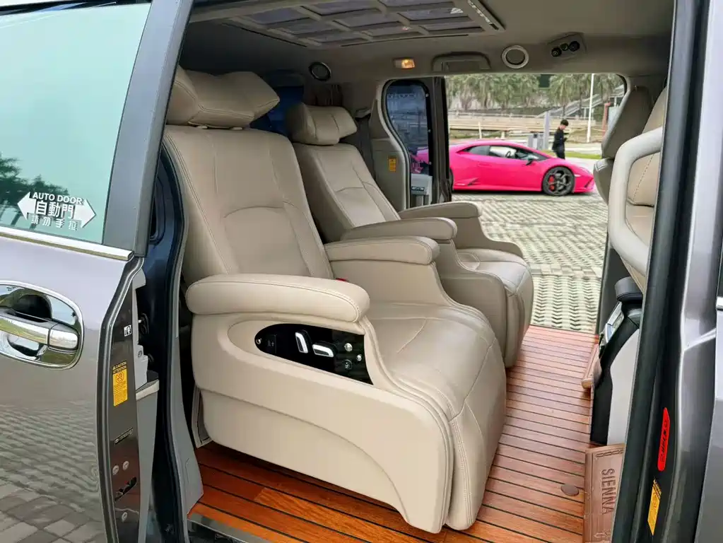 Toyota Sienna — миниатюра 13