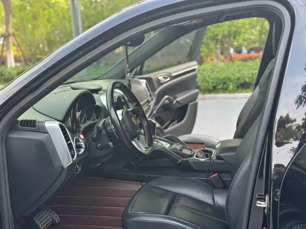 Porsche Cayenne Hybrid — миниатюра 9