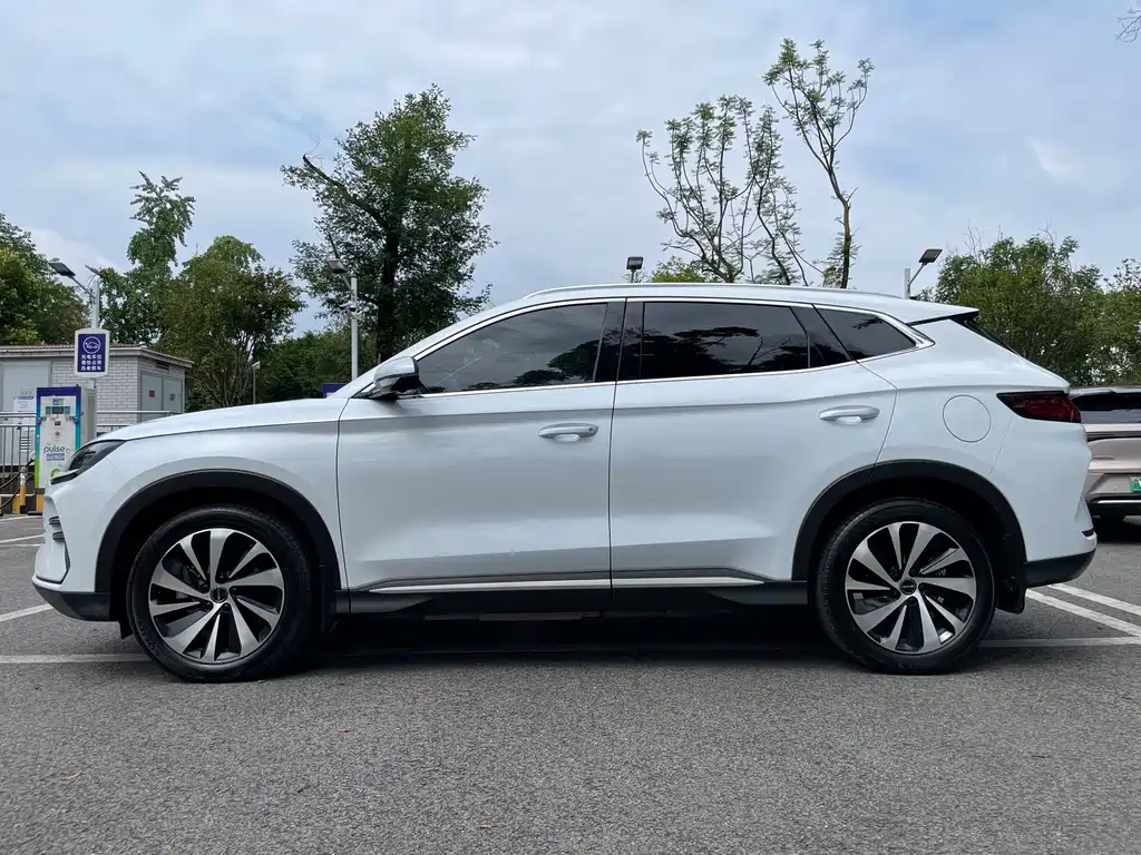 BYD Song Plus PLUS 2023 Champion DM-i 110KM Flagship