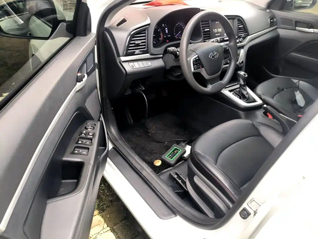 Hyundai Elantra — миниатюра 16