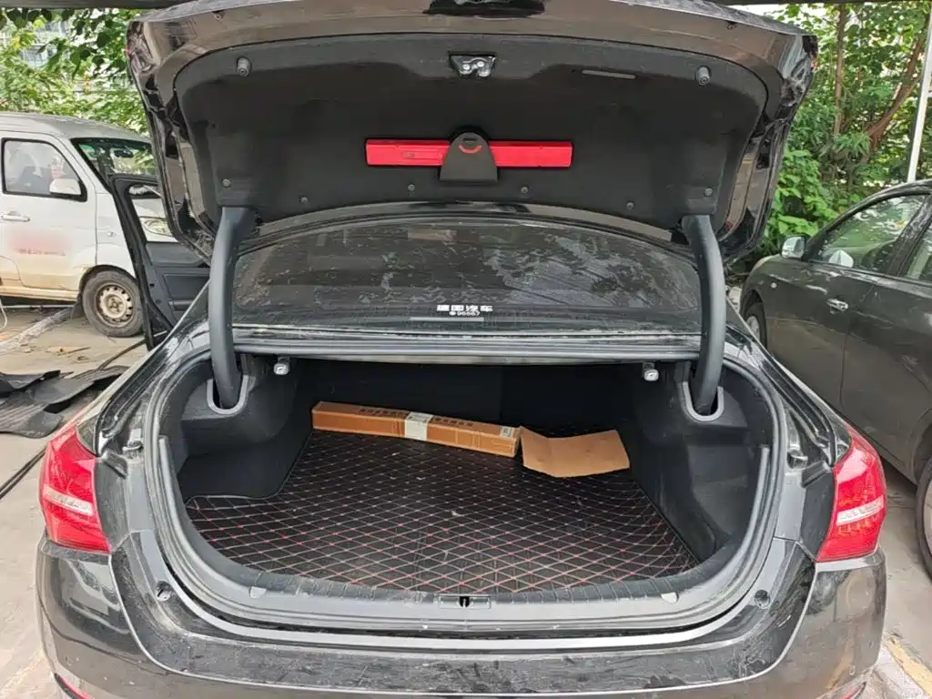 Hongqi Hongqi H5 — миниатюра 19