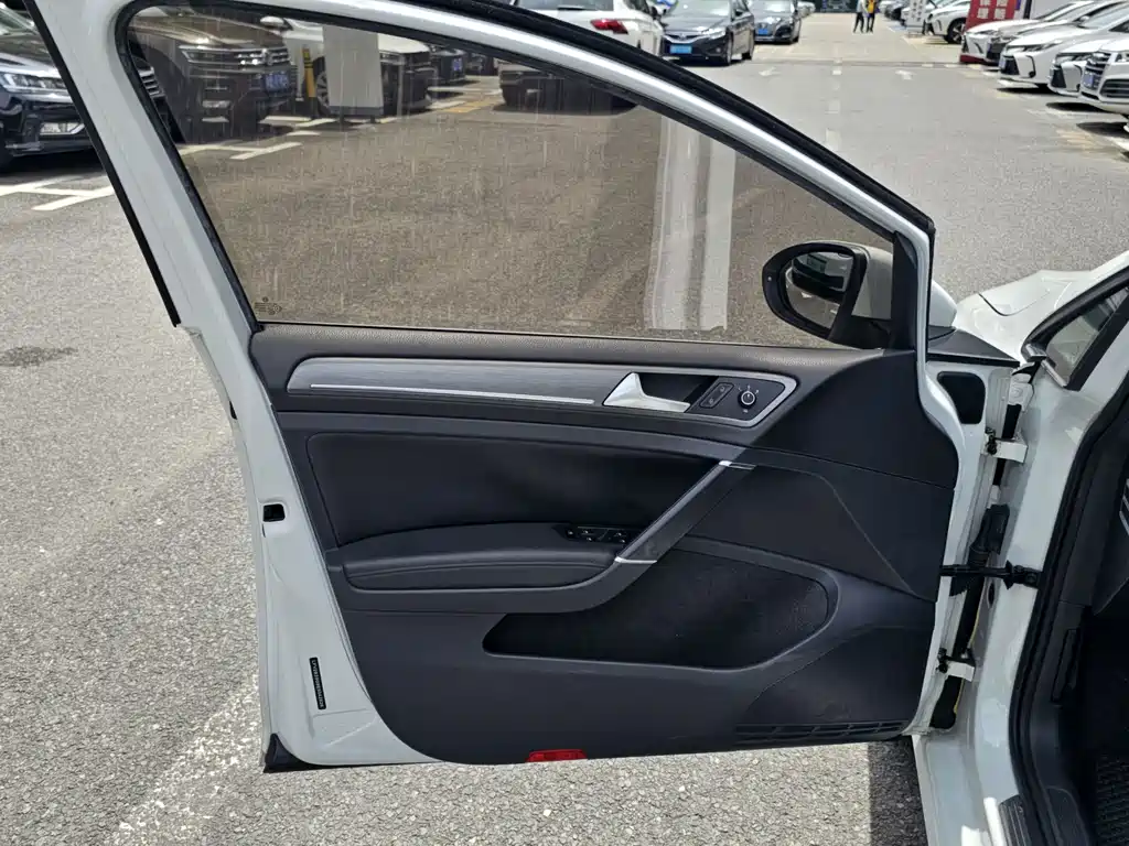 Volkswagen Golf — миниатюра 4