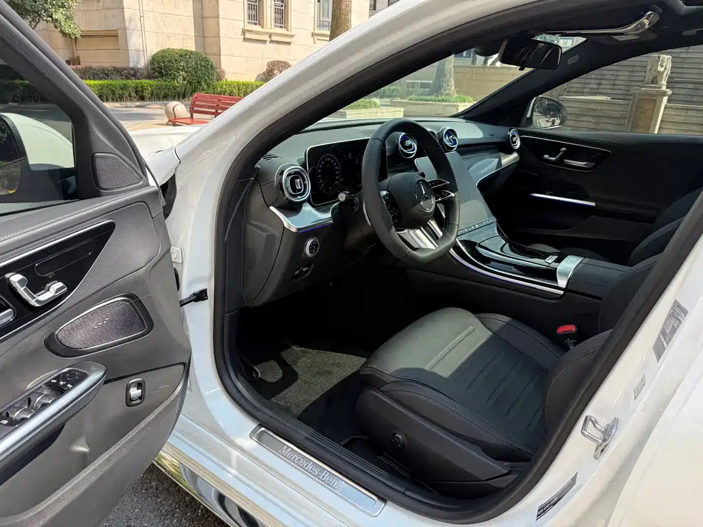 Mercedes-Benz C-Class — миниатюра 7