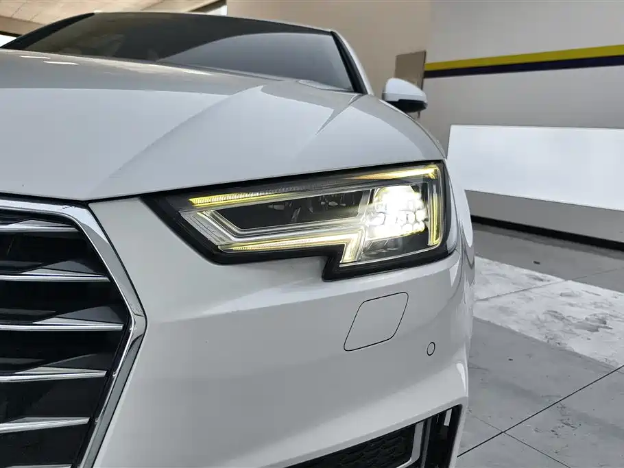 Audi A4L 2019 40 TFSI V