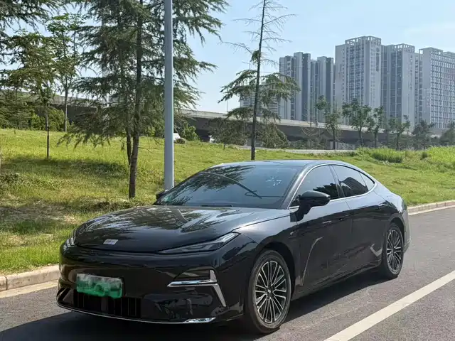 2025 Geely Galaxy Xingyao 8