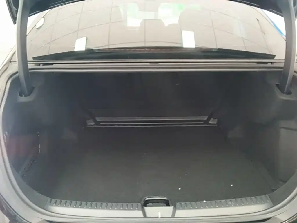 Mercedes-Benz E-Class — миниатюра 19