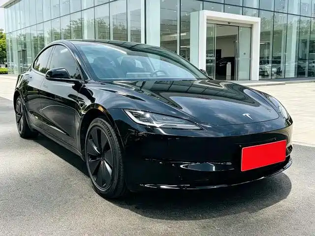 Tesla Model 3 — миниатюра 3