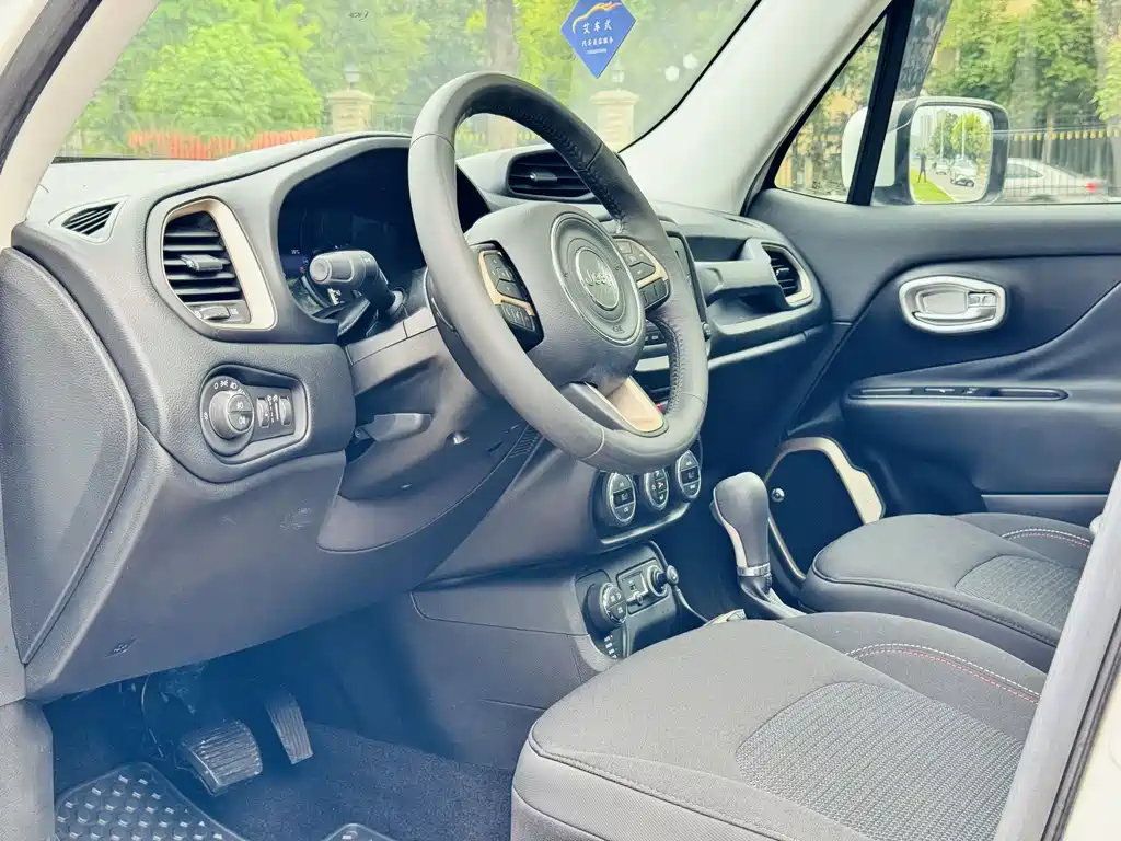 Jeep Renegade — миниатюра 5