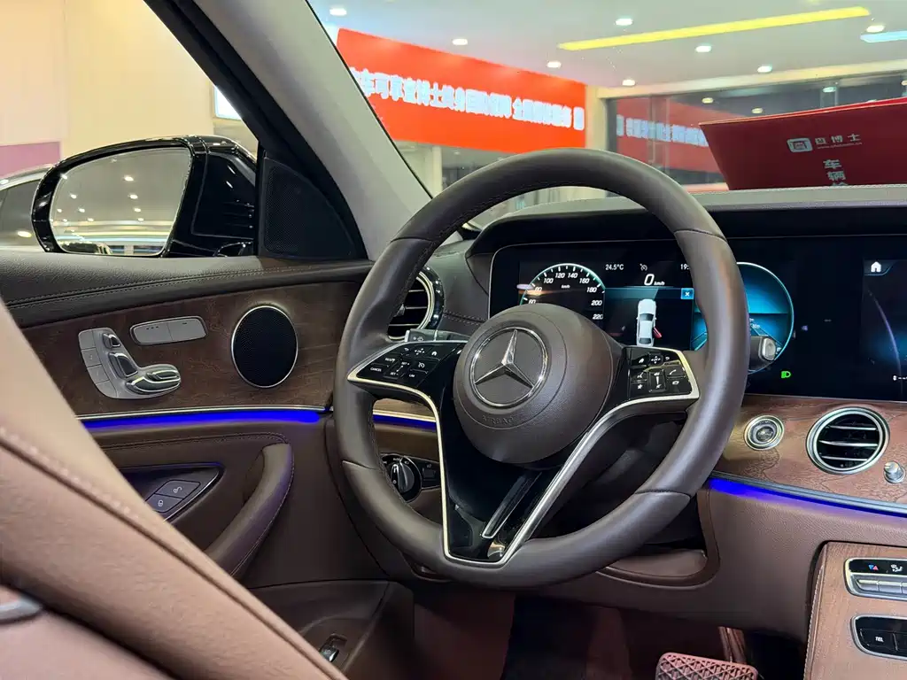 Mercedes-Benz E-Class — миниатюра 14