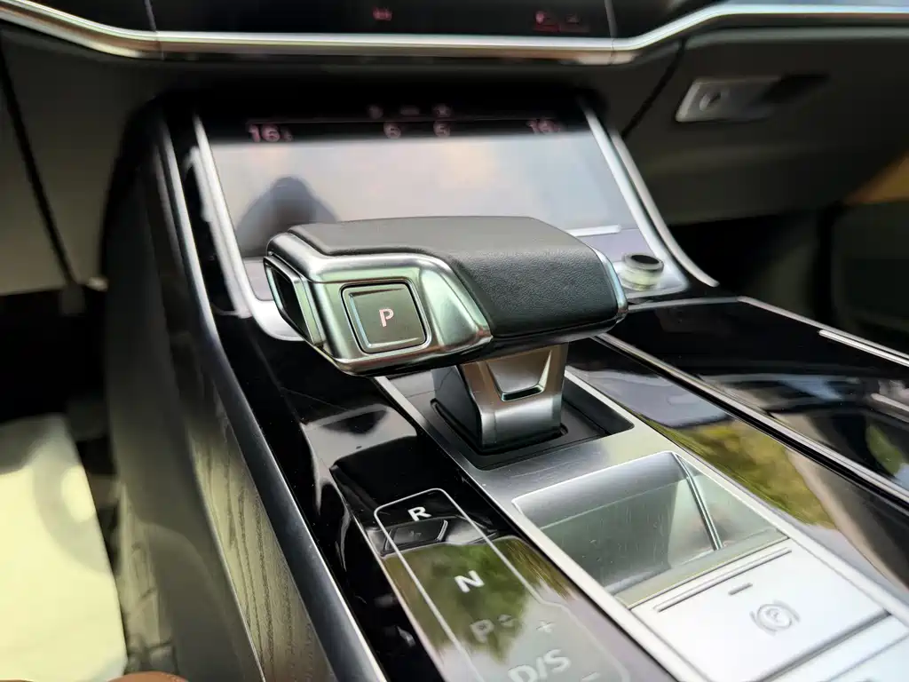 Audi A8 — миниатюра 25