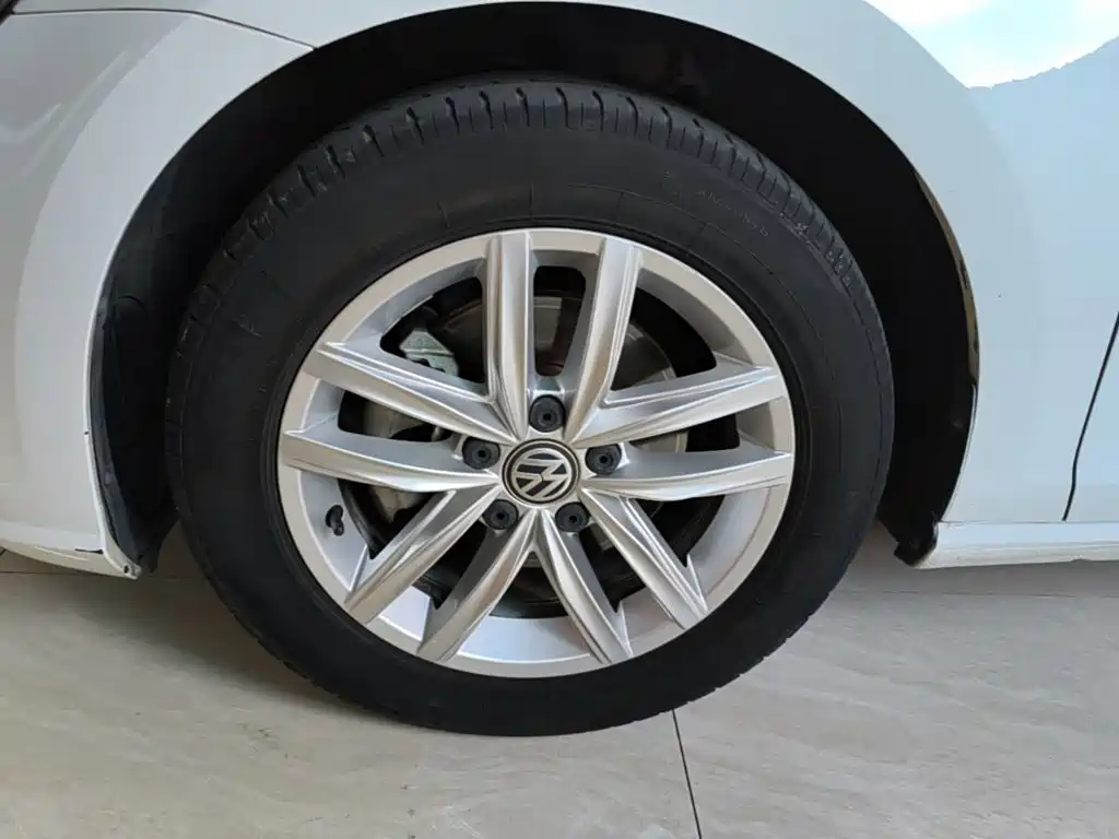 Volkswagen Golf — миниатюра 23