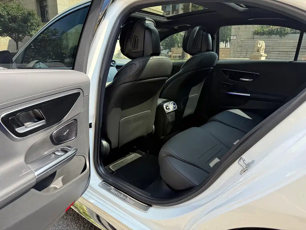 Mercedes-Benz C-Class — миниатюра 8