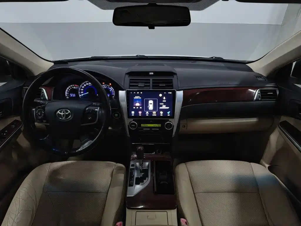Toyota Camry — миниатюра 5