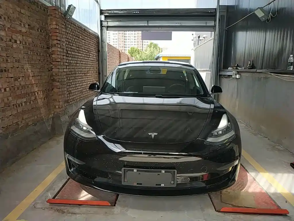 Tesla Model 3 — миниатюра 3