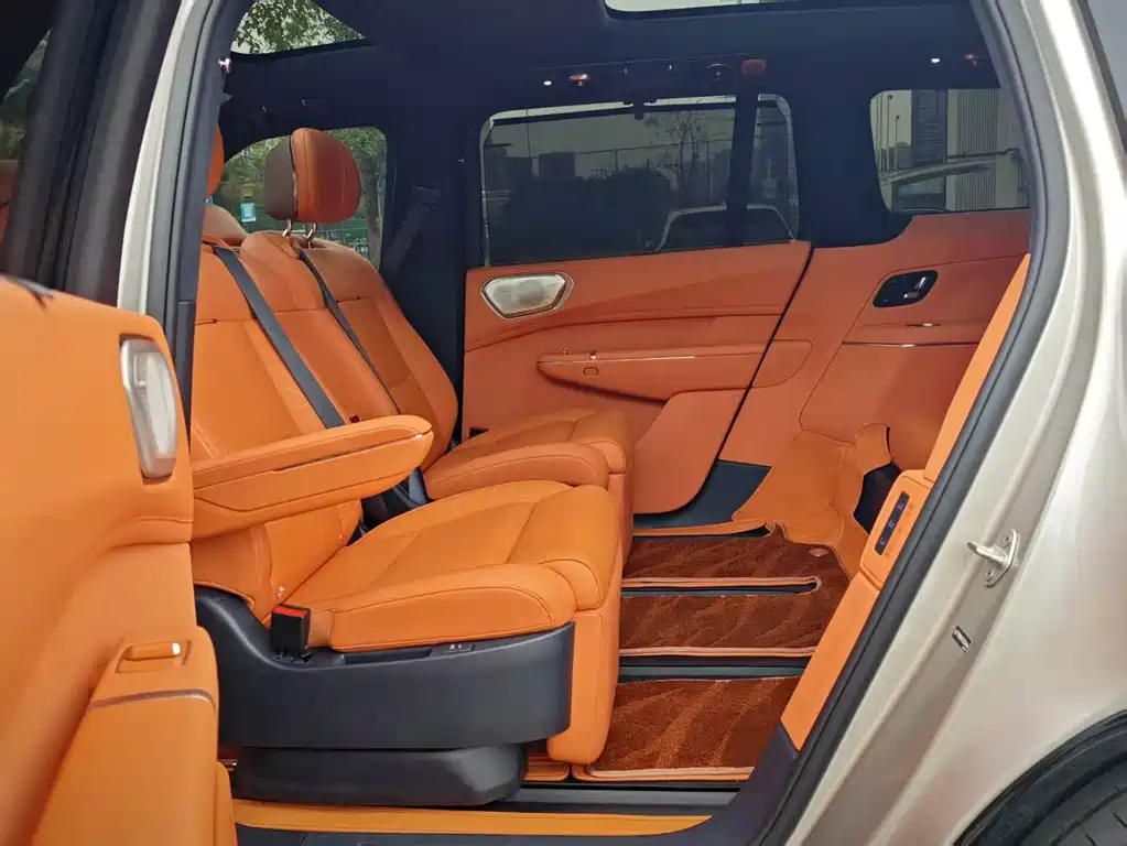 Lynk & Co 900 — миниатюра 10