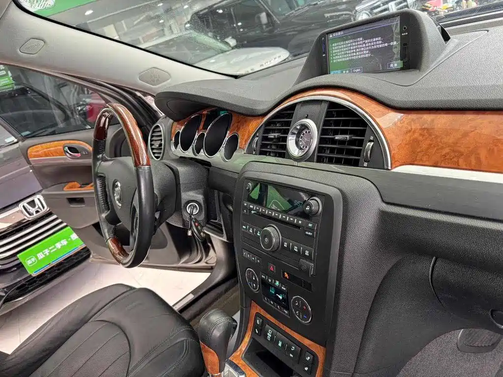 Buick Enclave — миниатюра 17